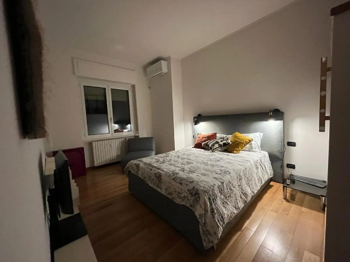 Home 10 Milano Lägenhet