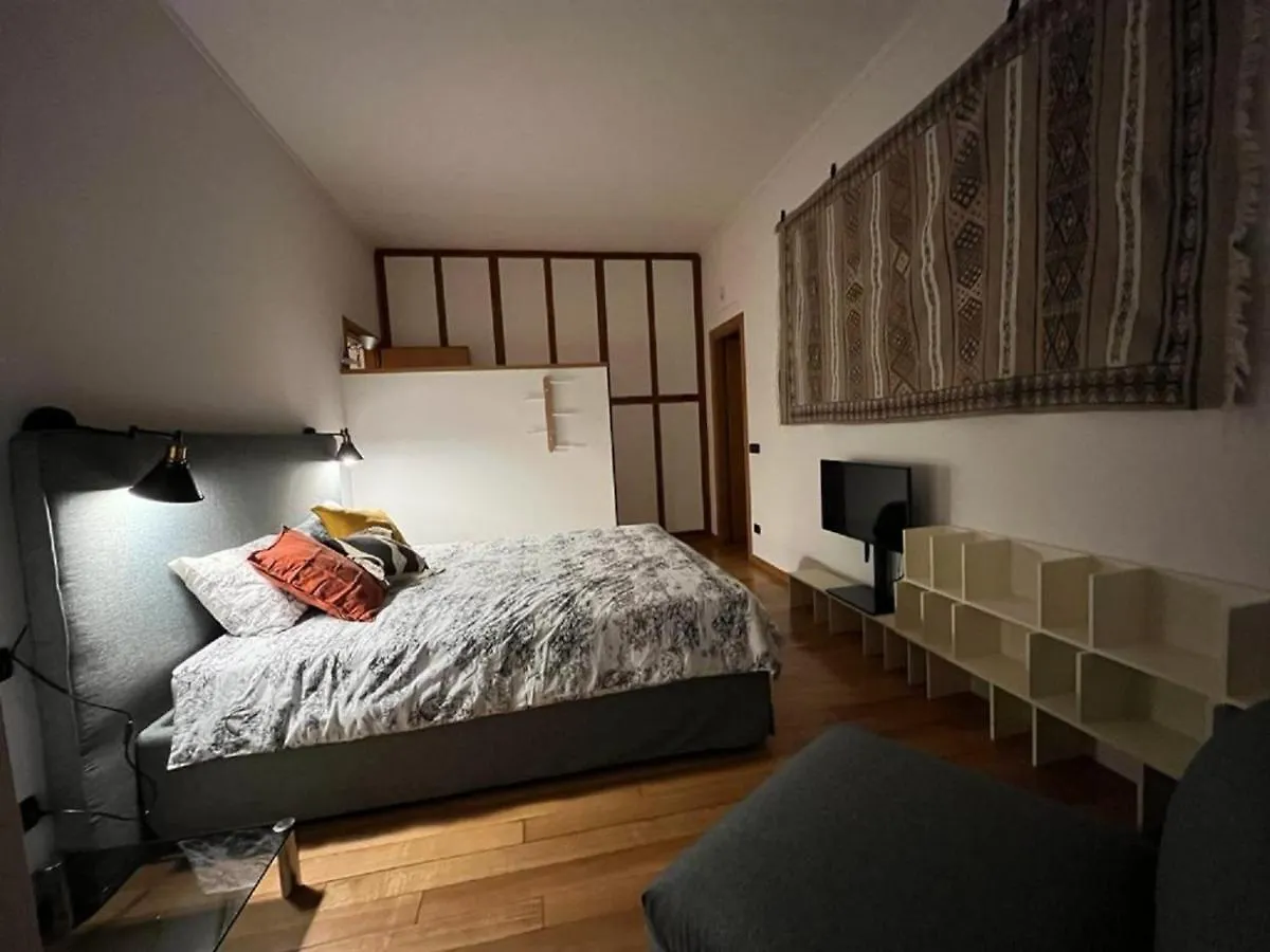Home 10 Milano Italien